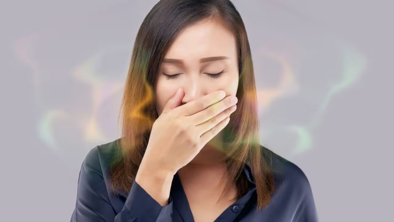 Trào ngược dạ dày: Đau bụng, ợ hơi, hôi miệng và cách trị từ gốc