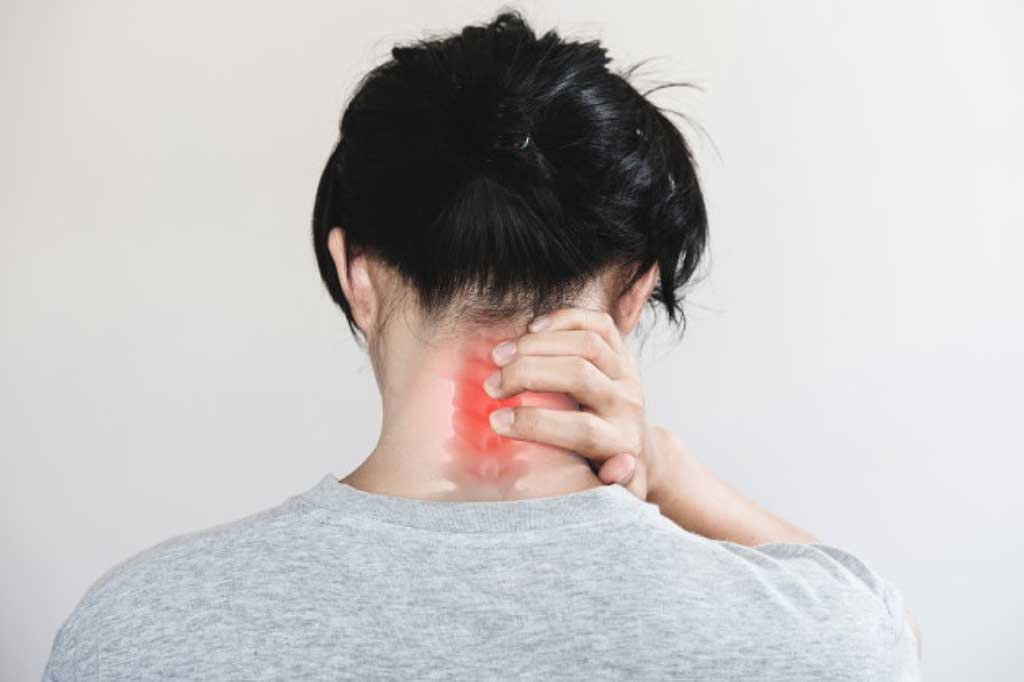 Thường xuyên đau mỏi cổ vai gáy: Đừng để "chuyện nhỏ" thành mầm bệnh khó lui