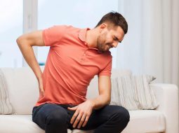 Đau lưng gần thận khi ngồi lâu: Đừng chủ quan với báo hiệu từ cột sống