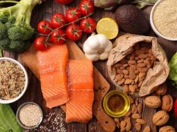 Đau nửa đầu nên ăn gì? 5 nhóm thực phẩm vàng giúp bà con dứt cơn