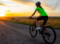 Đau thần kinh tọa có nên đạp xe? Lời khuyên vàng từ Lão Tuấn