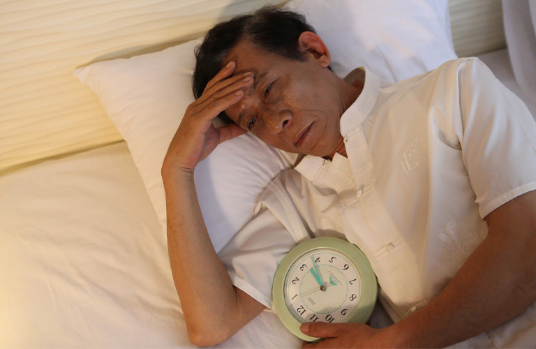Cách chữa mất ngủ cho người trung niên: Ngủ ngon, sâu giấc từ gốc