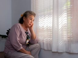 Mất ngủ tuổi 60: Nguyên nhân và giải pháp tìm lại giấc nồng