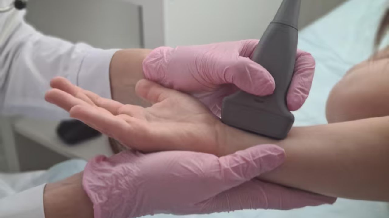 Đau cổ tay có siêu âm được không và lời dặn từ Lão Tuấn