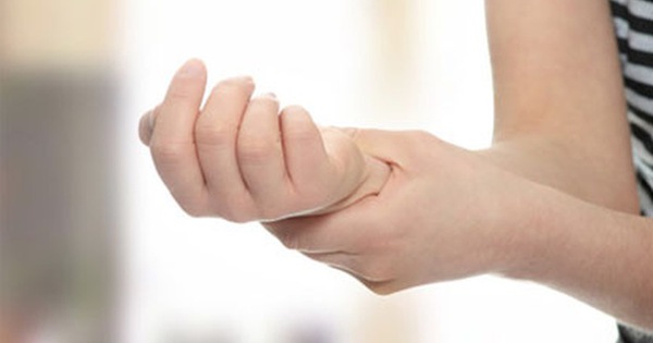 Tê cánh tay khi ngủ: Chớ coi thường kẻo hối không kịp, liệu có phải chỉ do thiếu Canxi?