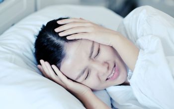 Thiếu ngủ đau đầu: Coi chừng vòng lẩn quẩn nguy hại sức khỏe