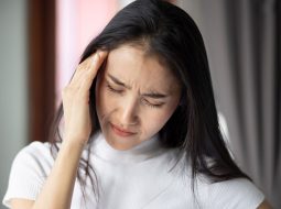 Thoái hóa cột sống cổ gây đau đầu và cách trị dứt điểm từ gốc