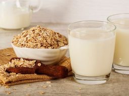 Bị viêm khớp dạng thấp có nên uống sữa? Lời dặn từ tâm thế người thầy thuốc