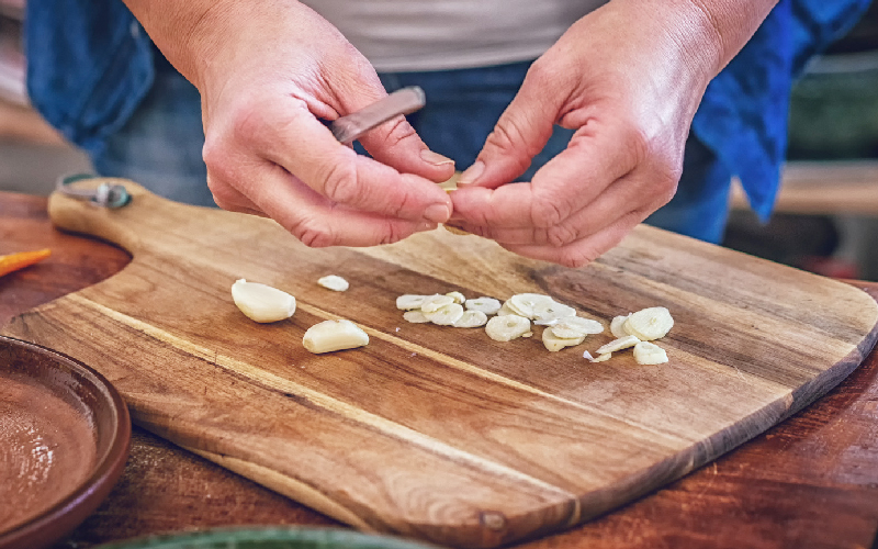 Yếu sinh lý ăn tỏi được không? Bí quyết lấy lại bản lĩnh cho Anh Em