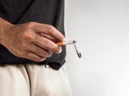 Hút thuốc có bị yếu sinh lý không? Lời cảnh báo từ Lão Tuấn