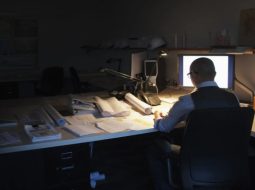 Làm việc ca đêm gây suy giảm sinh lý: Cảnh báo nguy cơ từ Lão Tuấn