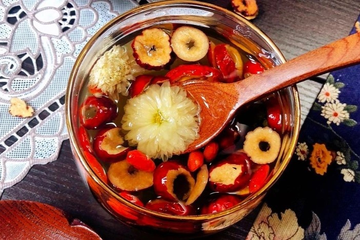 Thận yếu nên uống nước gì? 4 thức uống "vàng" giúp Anh Em phục hồi bản lĩnh