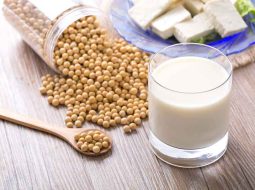 Uống sữa đậu nành có bị yếu sinh lý không? Lời dặn từ Lão Tuấn