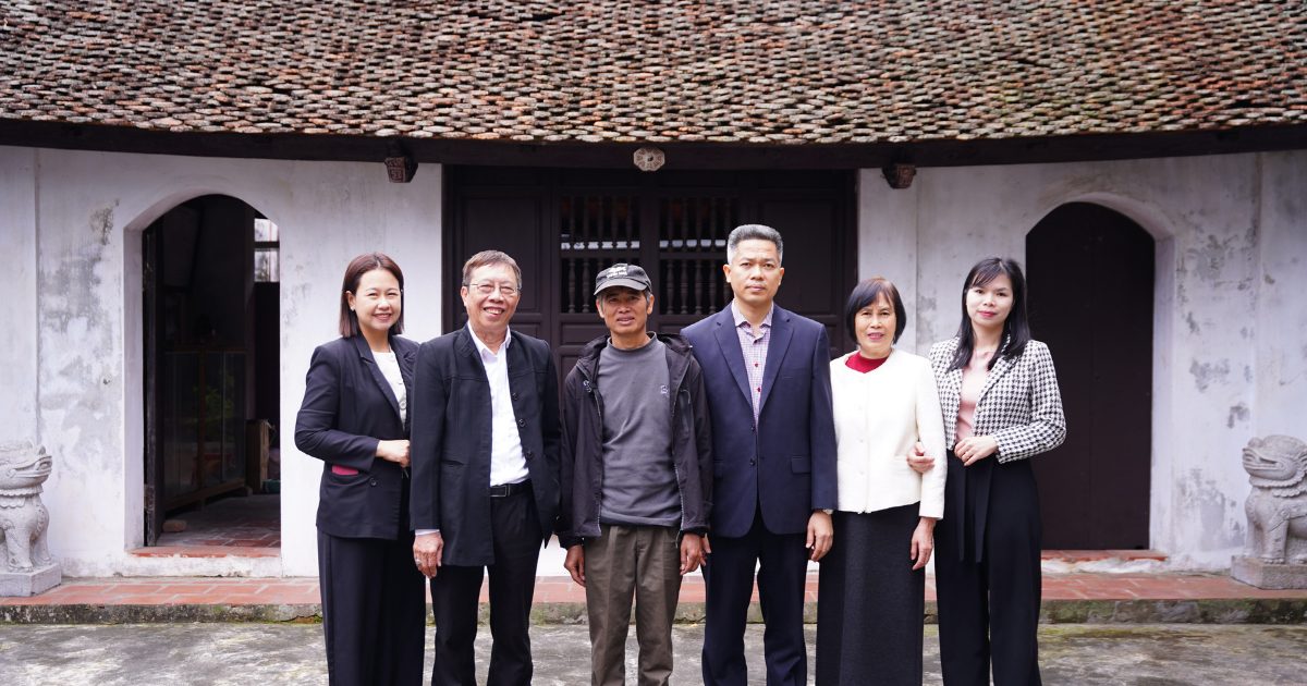 Lão Tuấn và đoàn có dịp trò chuyện cùng anh Lê Hữu Quang