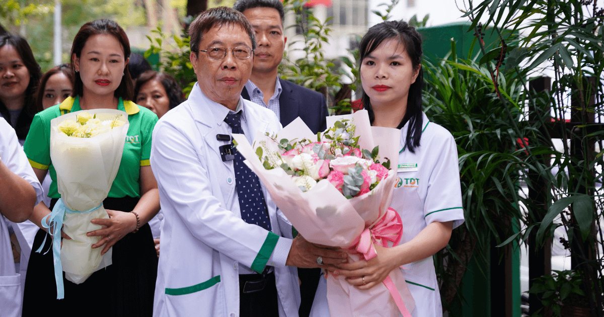 Lễ nhận trò của Lão Tuấn và Bác sĩ Nguyễn Thị Nhài