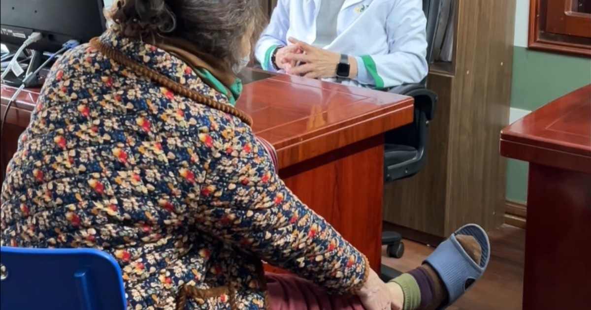 Bệnh nhân chia sẻ về tình trạng đau nhức do thoát vị và tràn dịch khớp