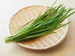 Mẹo dùng lá hẹ trị mề đay: Dễ làm lại dịu nhanh cơn ngứa