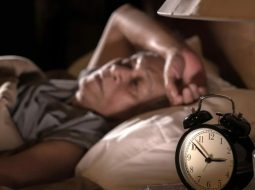 Người già mất ngủ nên uống gì? Bí quyết ngủ ngon giấc của Lão Tuấn