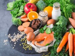 5 nhóm thực phẩm cần bổ sung tốt cho xương khớp người già