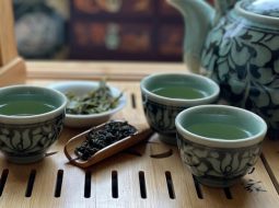 Uống trà Shan Tuyết có mất ngủ không? Bí quyết thưởng trà an yên giấc nồng