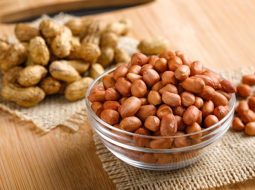 Trào ngược dạ dày có nên ăn lạc? Ăn sao cho êm bụng, bớt nóng rát?