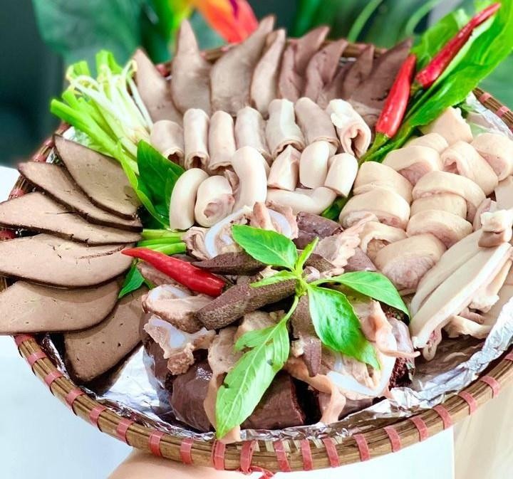 Trào ngược dạ dày ăn lòng lợn được không? Bệnh từ miệng mà vào