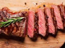 Đau xương khớp có ăn được thịt bò không? Coi chừng rước họa vào thân