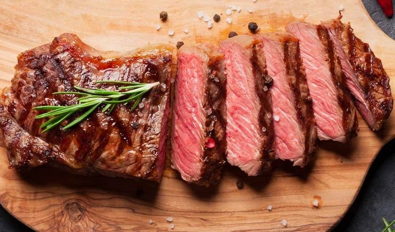 Đau xương khớp có ăn được thịt bò không? Coi chừng rước họa vào thân