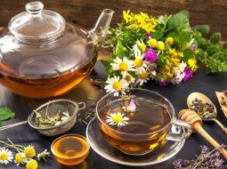 Mất ngủ trắng đêm? Chén trà thảo dược giúp bà con an giấc nồng trọn vẹn