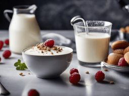 Trào ngược dạ dày có uống sữa được không? Lão Tuấn dặn cách dùng đúng