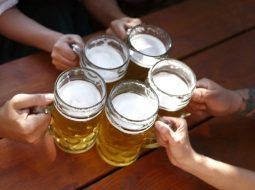 Uống bia nổi mẩn đỏ không ngứa: Đừng chủ quan kẻo hại gan thận