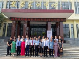 Đoàn bác sĩ Thuốc Dân Tộc làm việc tại Bệnh viện Đại học Trung y dược Hà Nam, mở rộng kết nối chuyên môn Y học cổ truyền Trung – Việt